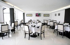 Breakfast, lunch and dinner served - Edna Addis Hotel (Addis Ababa)