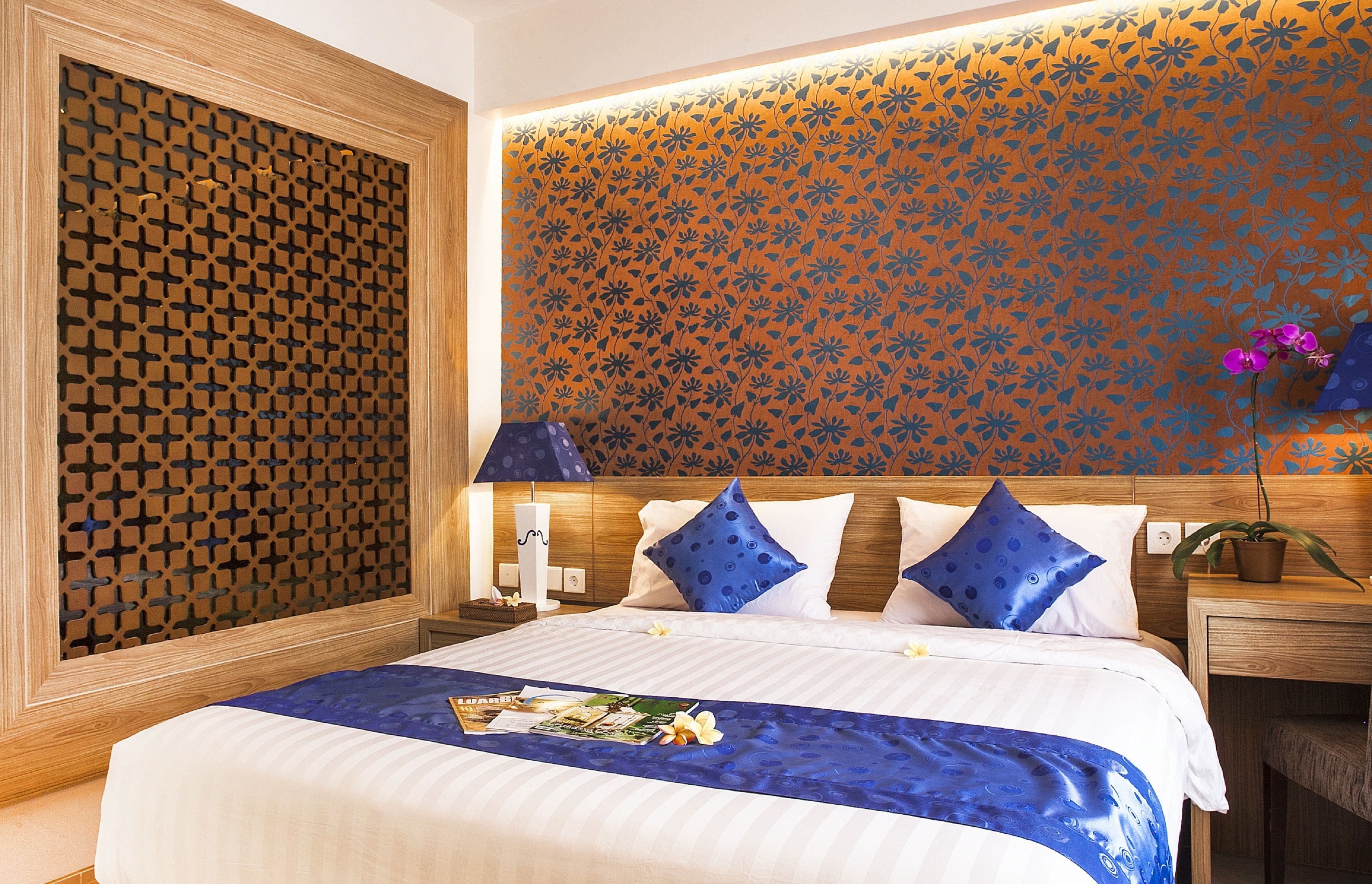 deluxe room | premium bedding, in-room safe, desk, blackout curtains