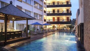 Poolside bar