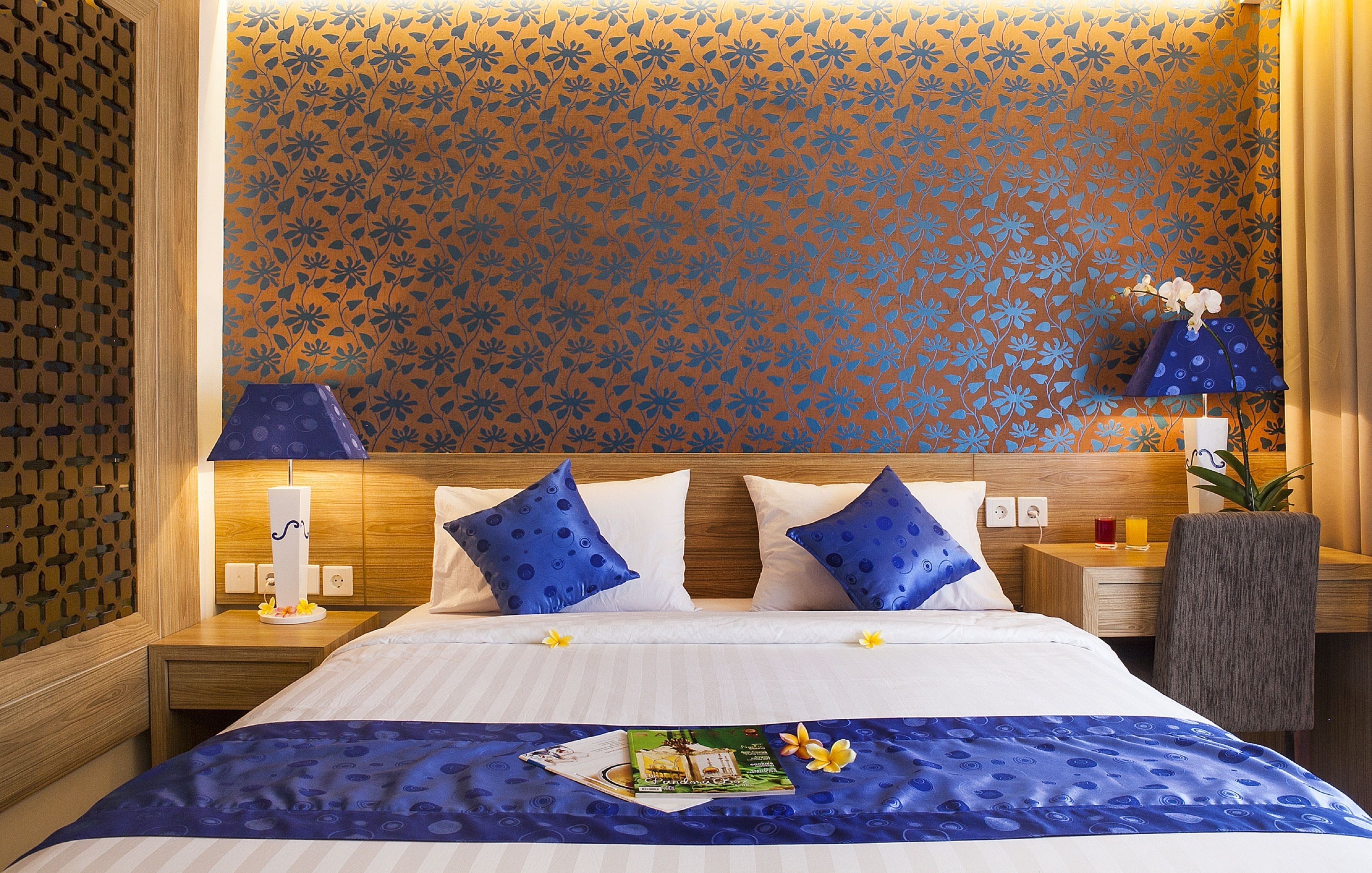 deluxe room | premium bedding, in-room safe, desk, blackout curtains