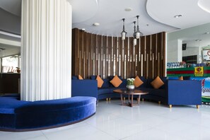 Lobby sitting area - Natya Hotel (Kuta)