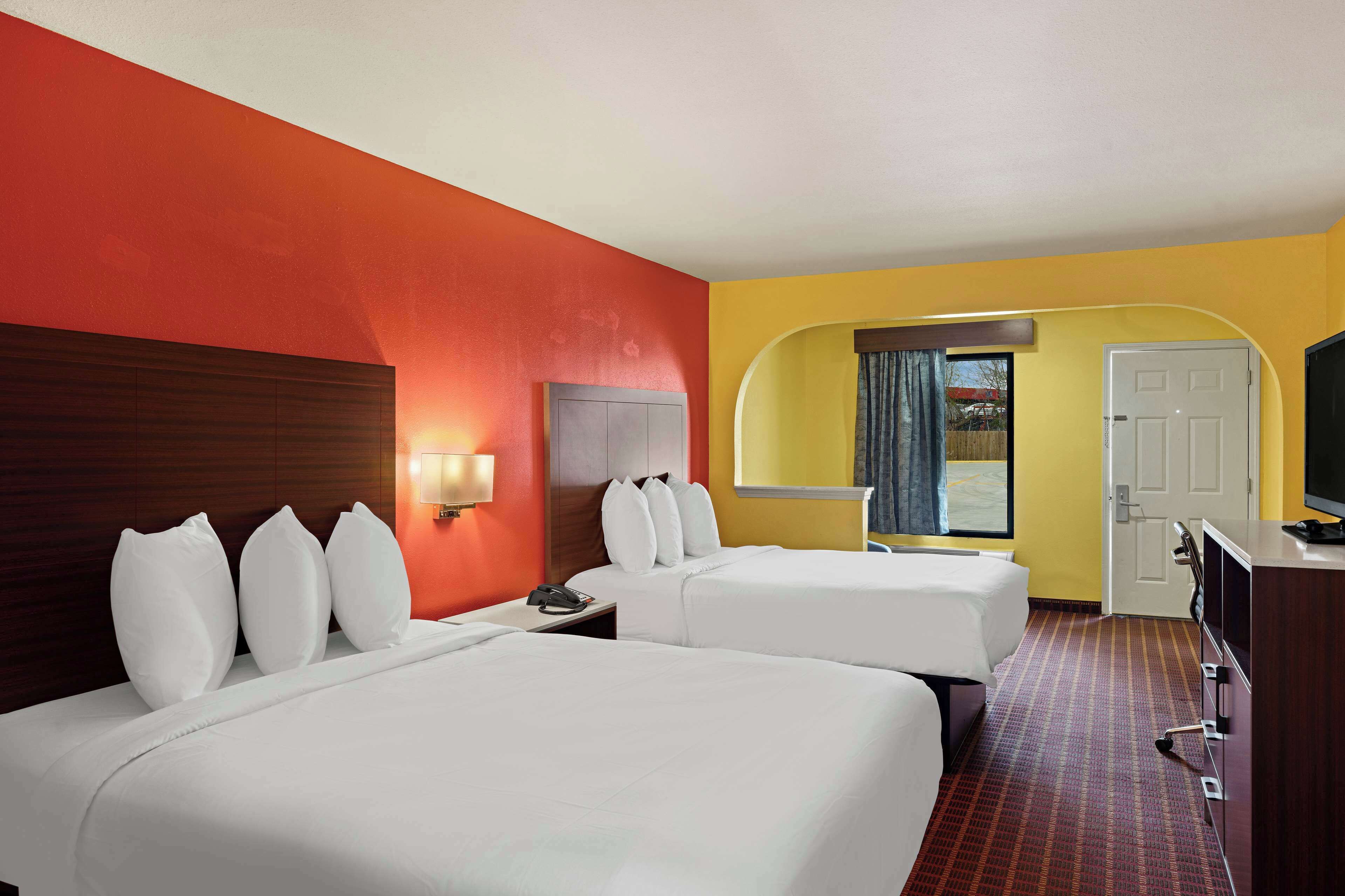 Desk, laptop workspace, soundproofing, free WiFi