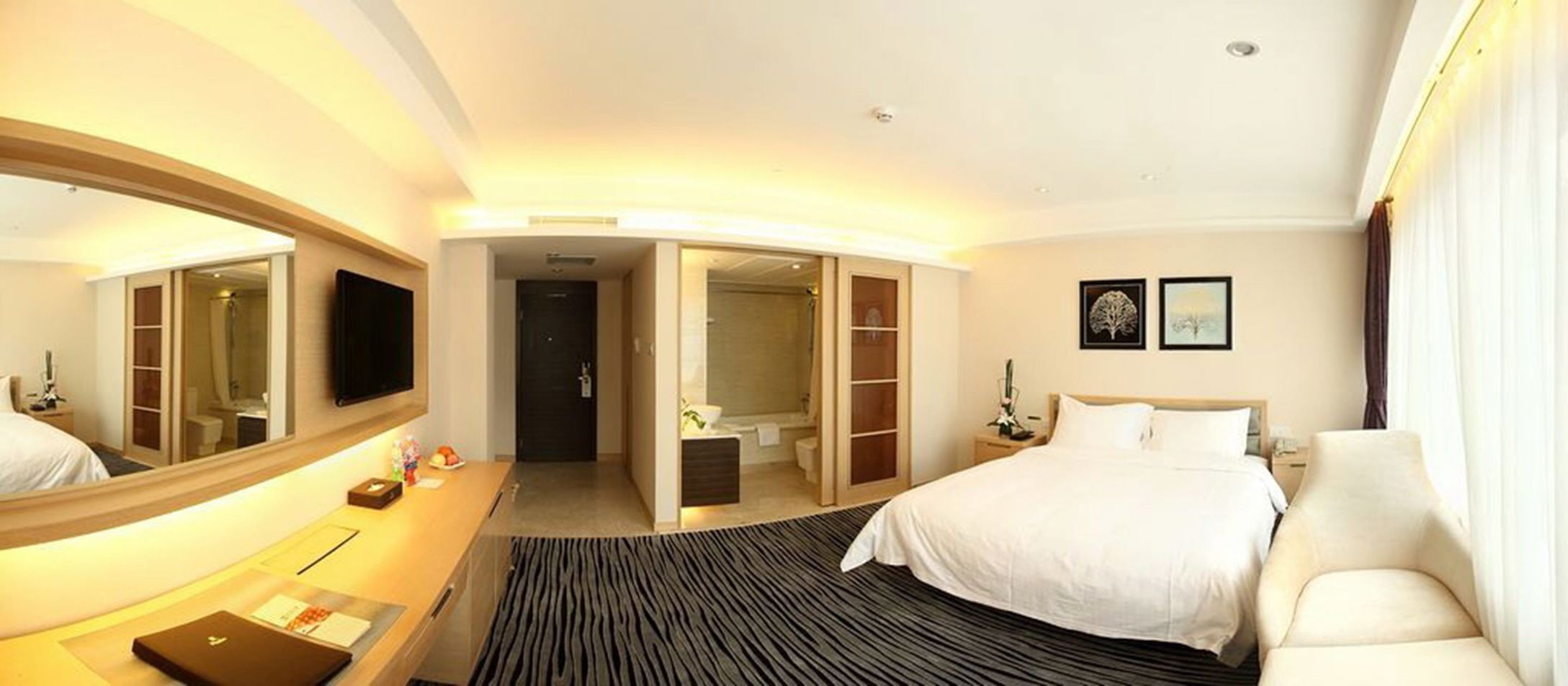 Premium bedding, pillow-top beds, minibar, in-room safe