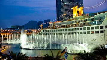 Mặt tiền nơi lưu trú - ban đêm