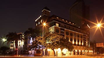 Front of property – evening/night