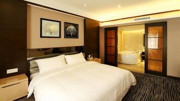 Phòng Suite Business | Bộ đồ giường cao cấp, nệm có lớp đệm bông, minibar