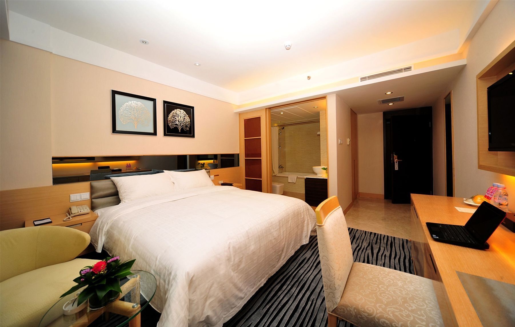 Premium bedding, pillow-top beds, minibar, in-room safe