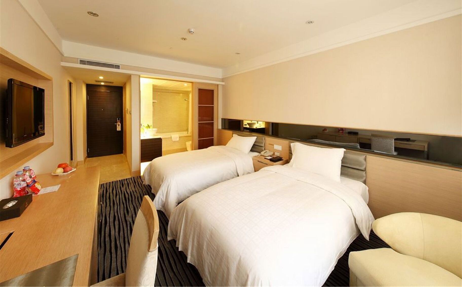 Premium bedding, pillow-top beds, minibar, in-room safe