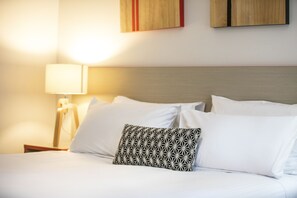 Estudio familiar, varias camas | Escritorio, tabla de planchar con plancha, wifi gratis y ropa de cama