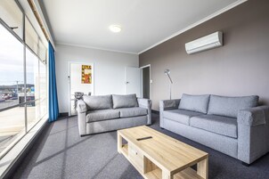 Íbúð - 2 svefnherbergi | Stofa | Flatskjársjónvarp