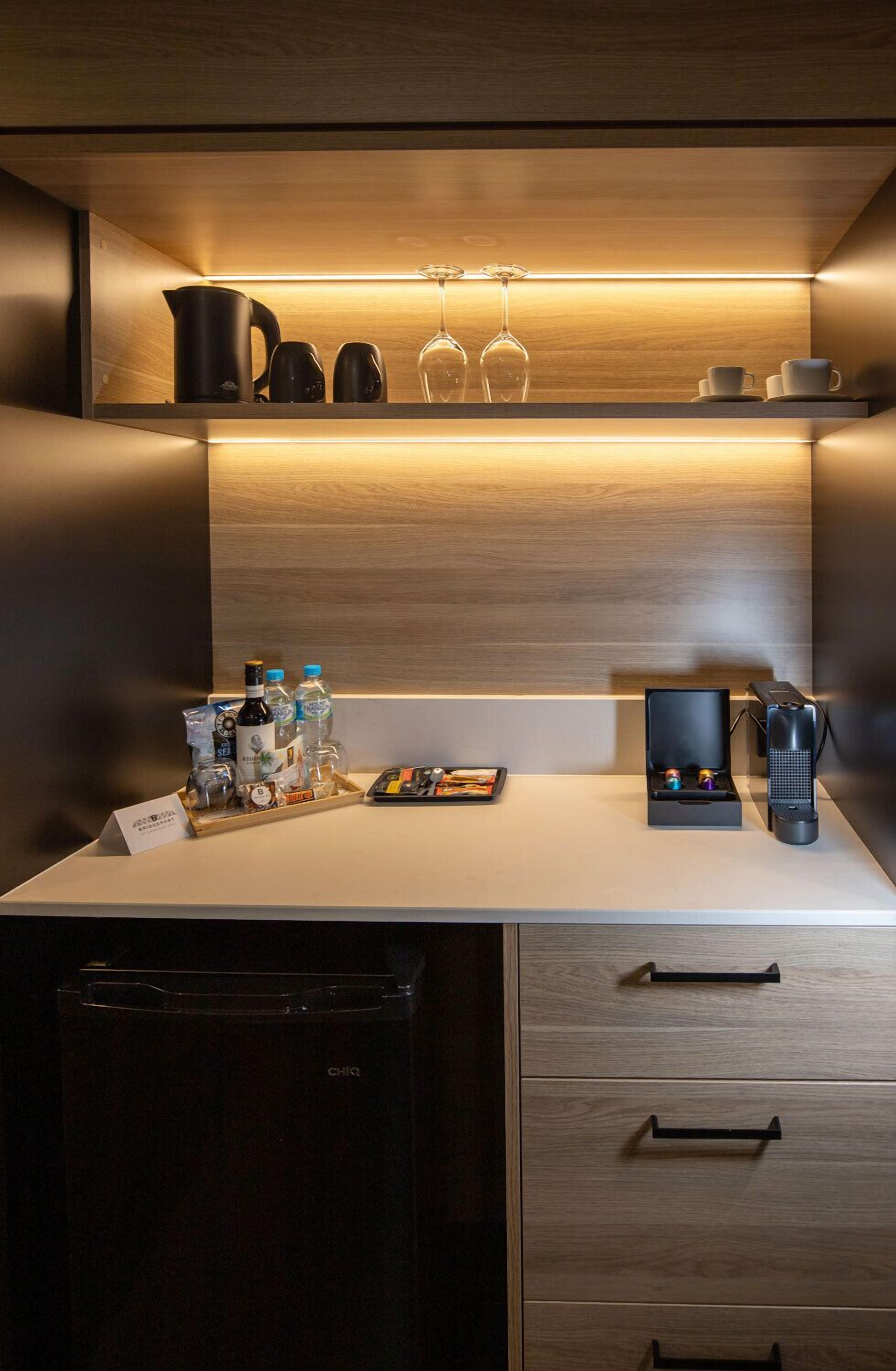 deluxe bridgeview suite | in-room safe, desk, laptop workspace, soundproofing