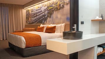 ダブルまたはツインルーム 1 ベッドルーム リバービュー | セーフティボックス (室内)、デスク、ノートパソコン用作業スペース、防音設備