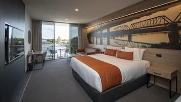 Habitación urbana con 1 cama matrimonial o 2 individuales, 1 habitación, balcón, vista a la ciudad | Caja de seguridad en la habitación y escritorio