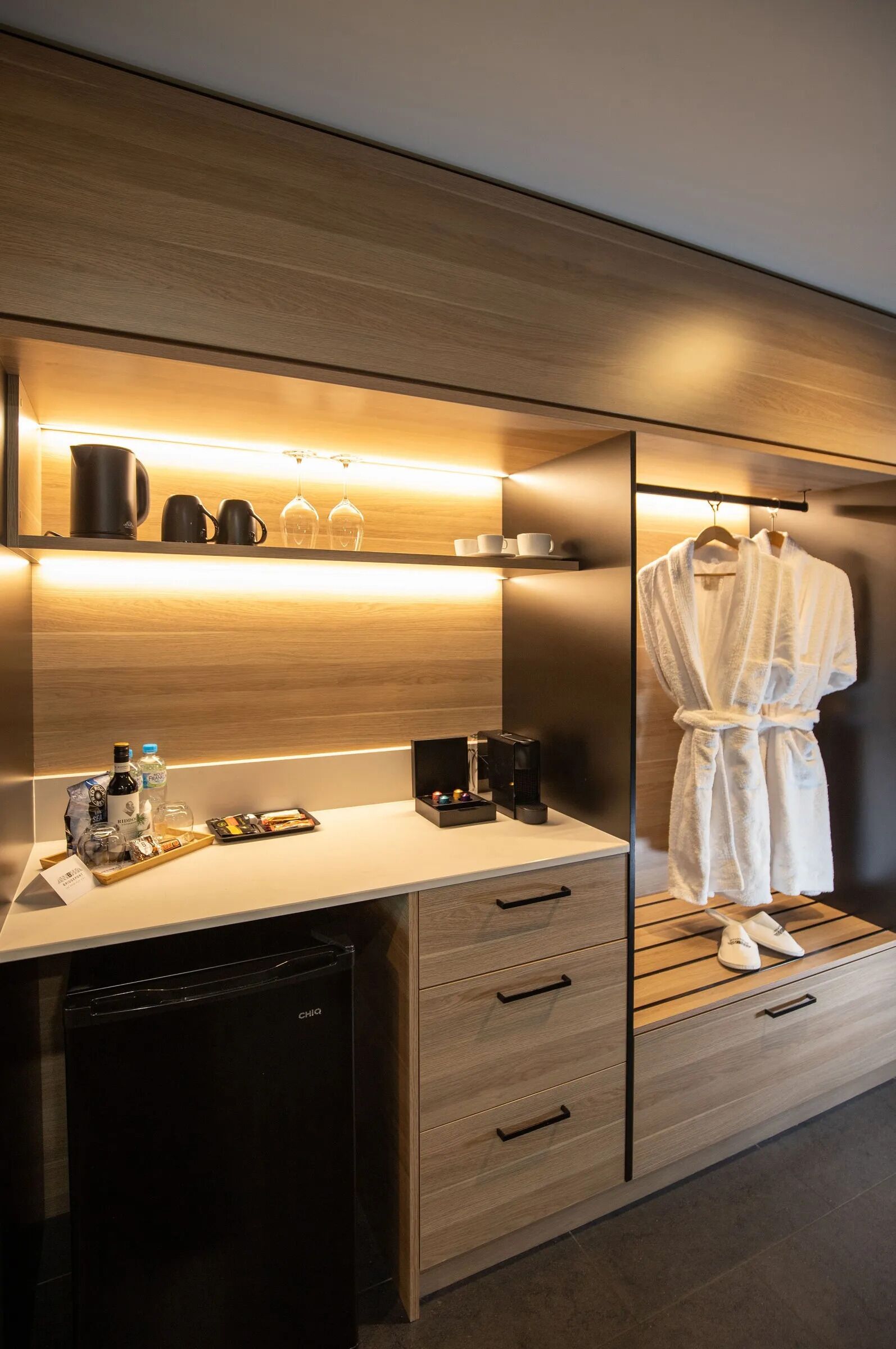 deluxe bridgeview suite | in-room safe, desk, laptop workspace, soundproofing