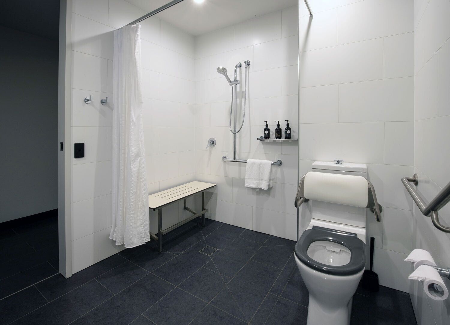 riverside accessible suite | bathroom | shower, free toiletries, hair dryer, towels