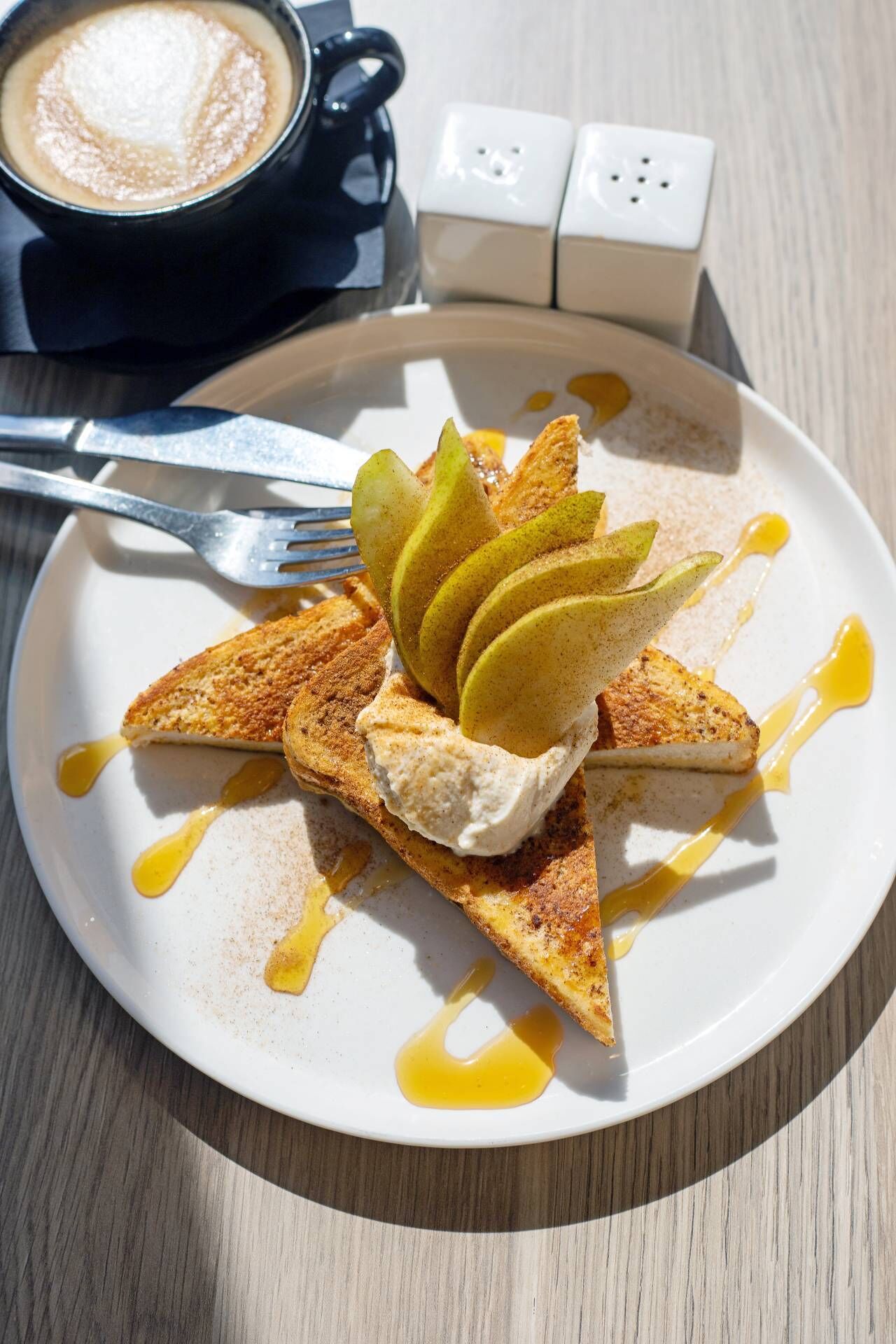 daily cooked-to-order breakfast for a fee