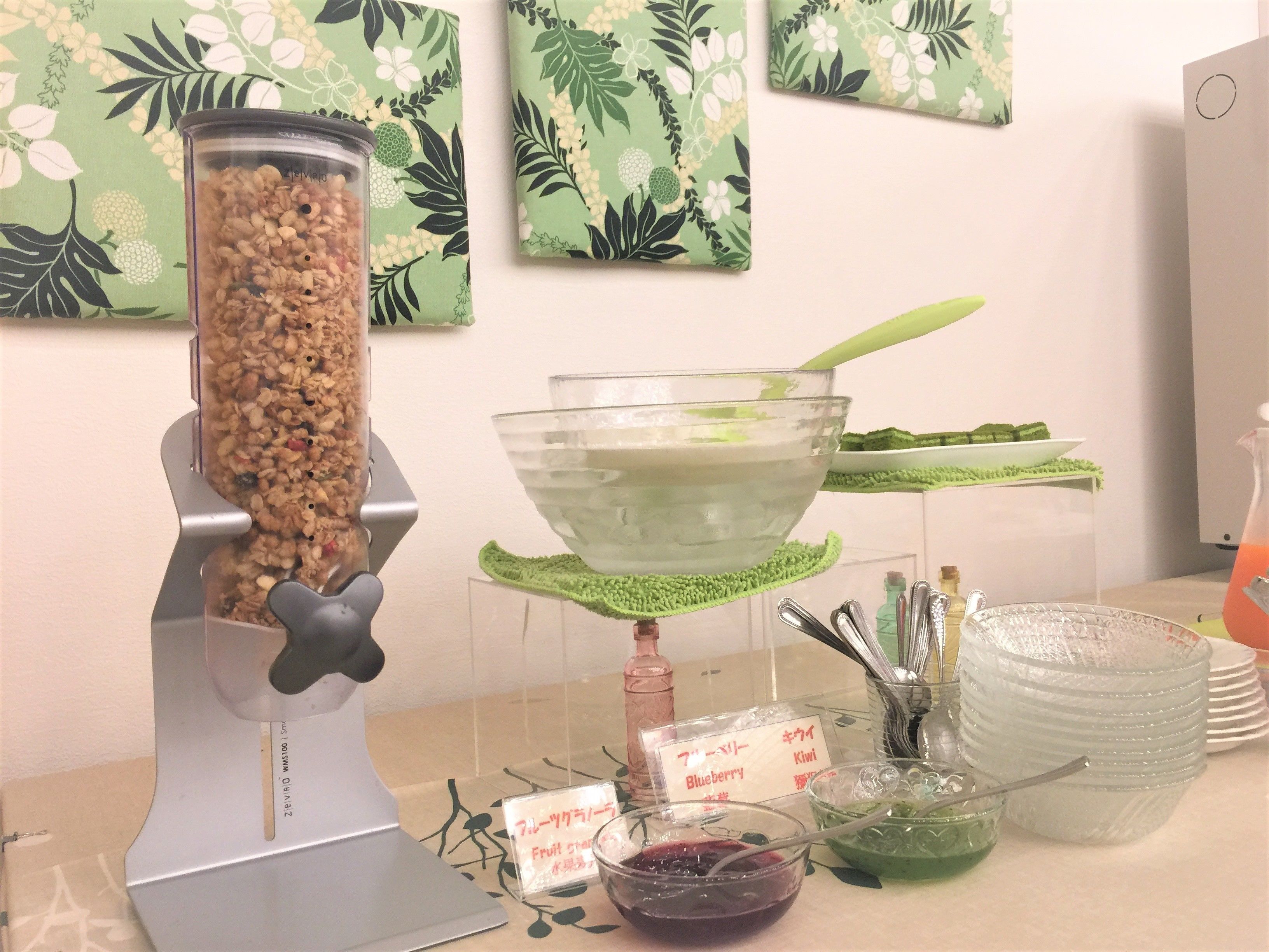 Daily buffet breakfast (JPY 800 per person)