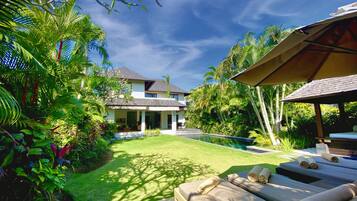 Villa, 3 slaapkamers, privézwembad (Serene Garden) | 1 slaapkamer, luxe beddengoed, een kluis op de kamer