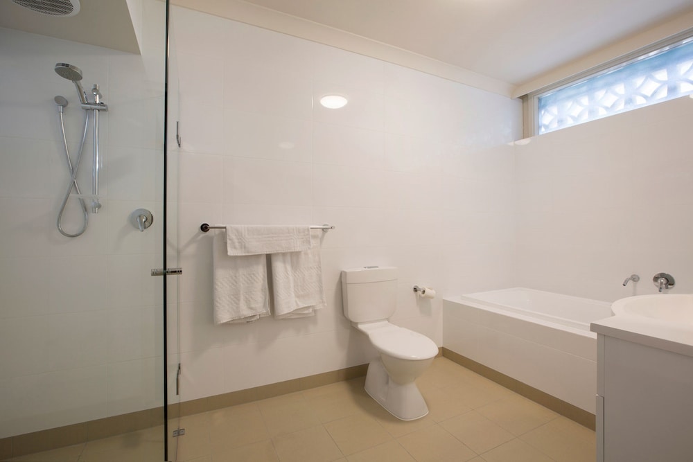 Enfield Hotel by null