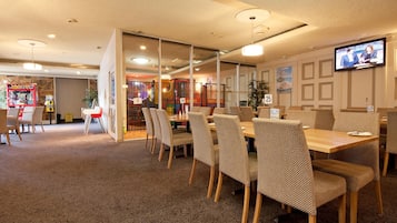 Lunsj og middag serveres