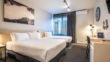 Escrivaninha, ferros/tábuas de passar roupa, Wi-Fi de cortesia