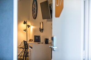 Desk, iron/ironing board, free WiFi, bed sheets - Nightcap at Keysborough Hotel (Keysborough)