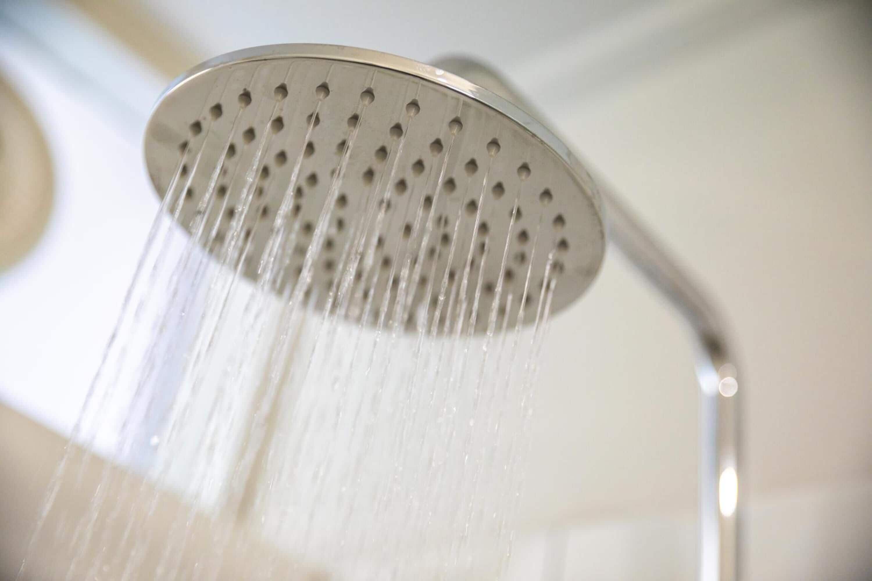 shower, rainfall showerhead, free toiletries, towels