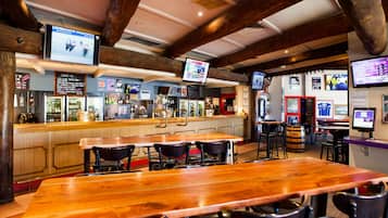 4 bares/lounges, bar de esportes