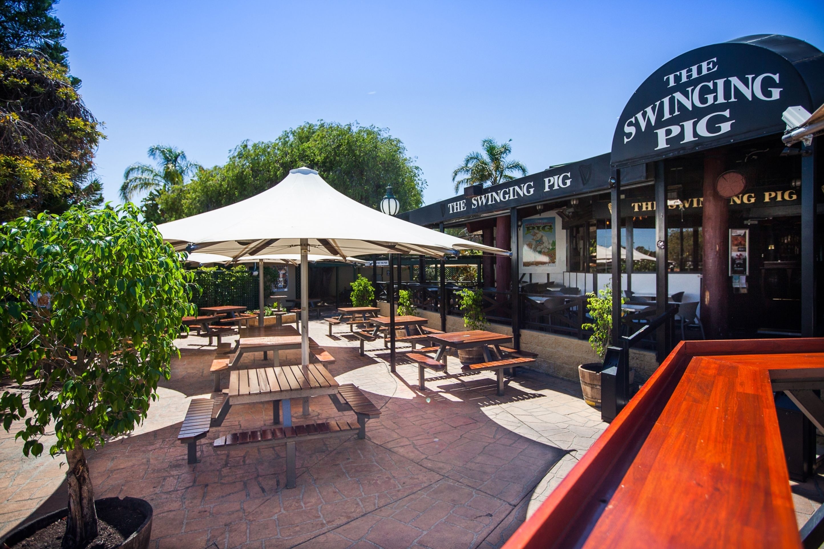 Déjeuner et dîner servis sur place