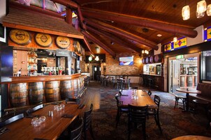 4 bar/lounge, bar per sportivi