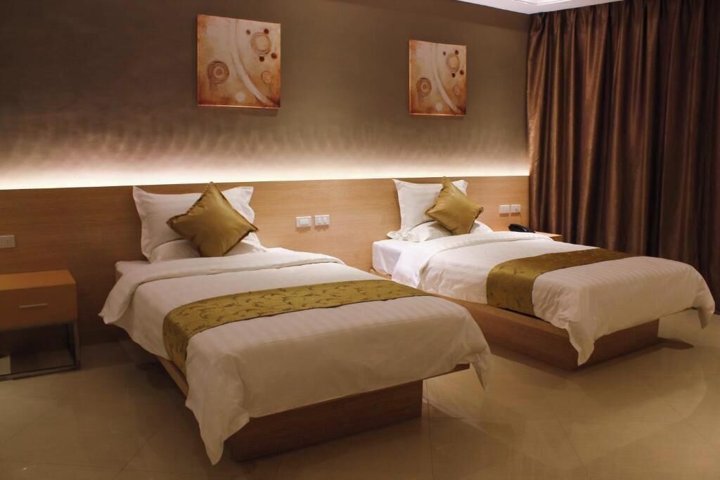 Desk, rollaway beds, free WiFi