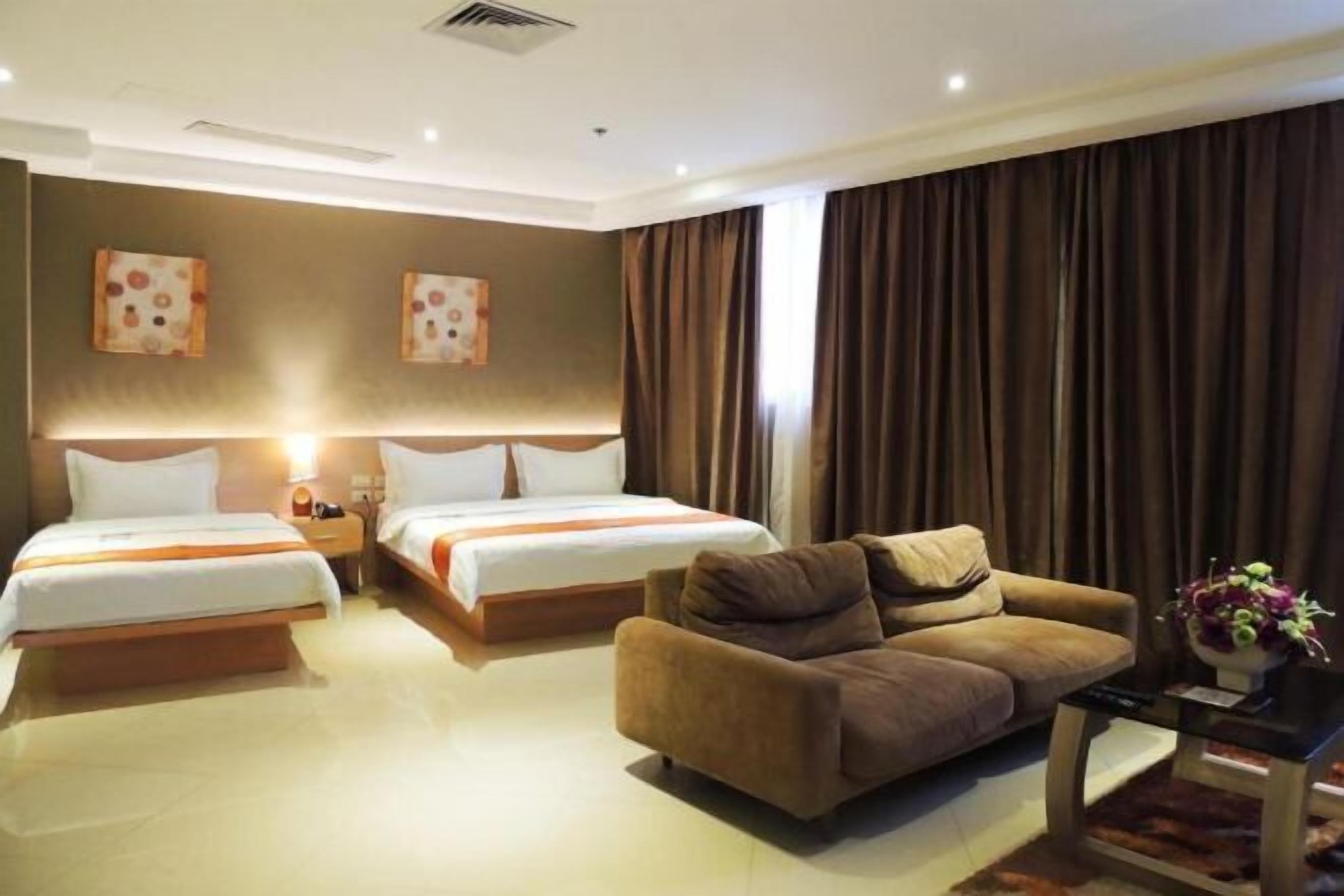 Desk, rollaway beds, free WiFi