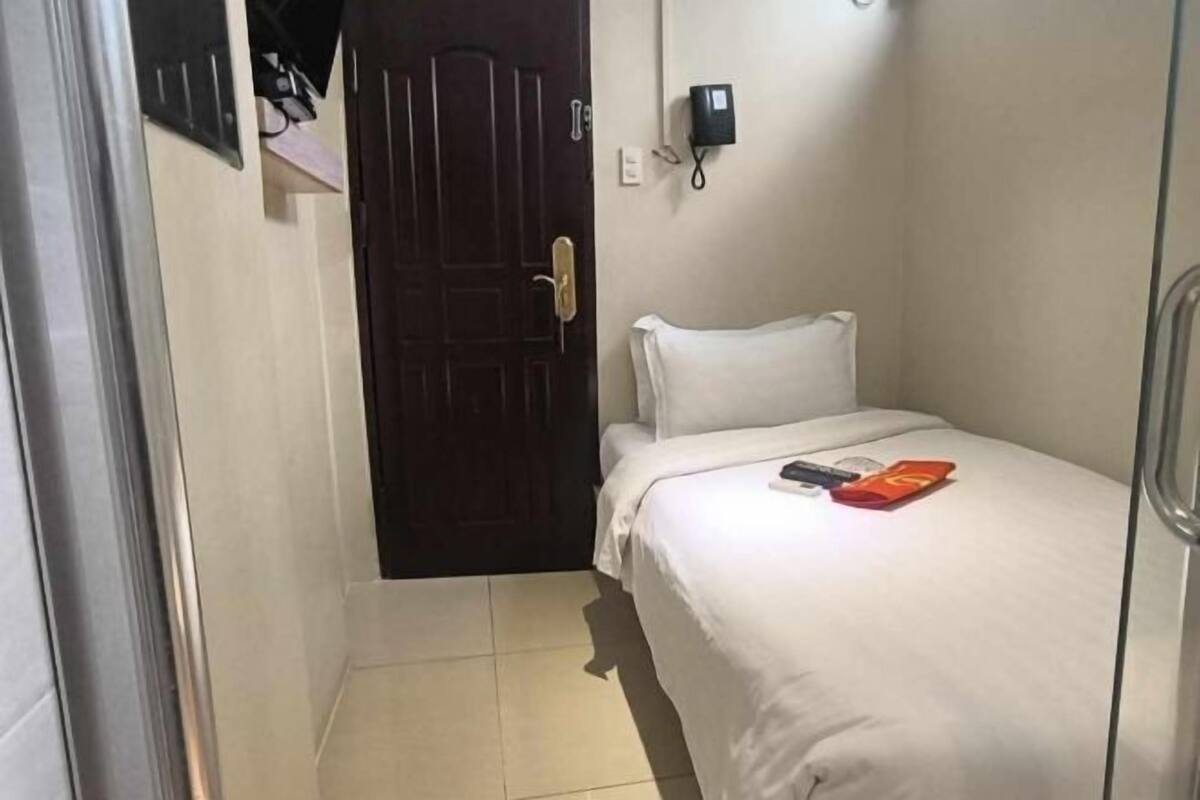 Desk, rollaway beds, free WiFi