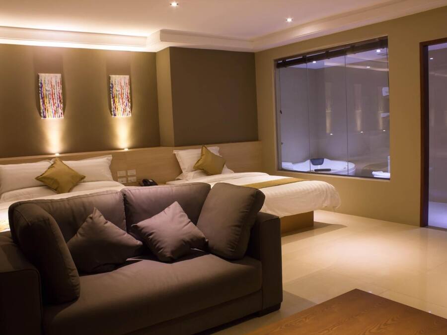 Desk, rollaway beds, free WiFi