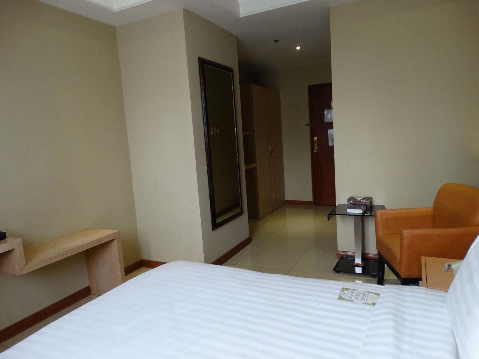 Desk, rollaway beds, free WiFi