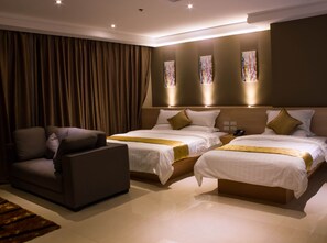 Escritorio, camas supletorias, wifi gratis