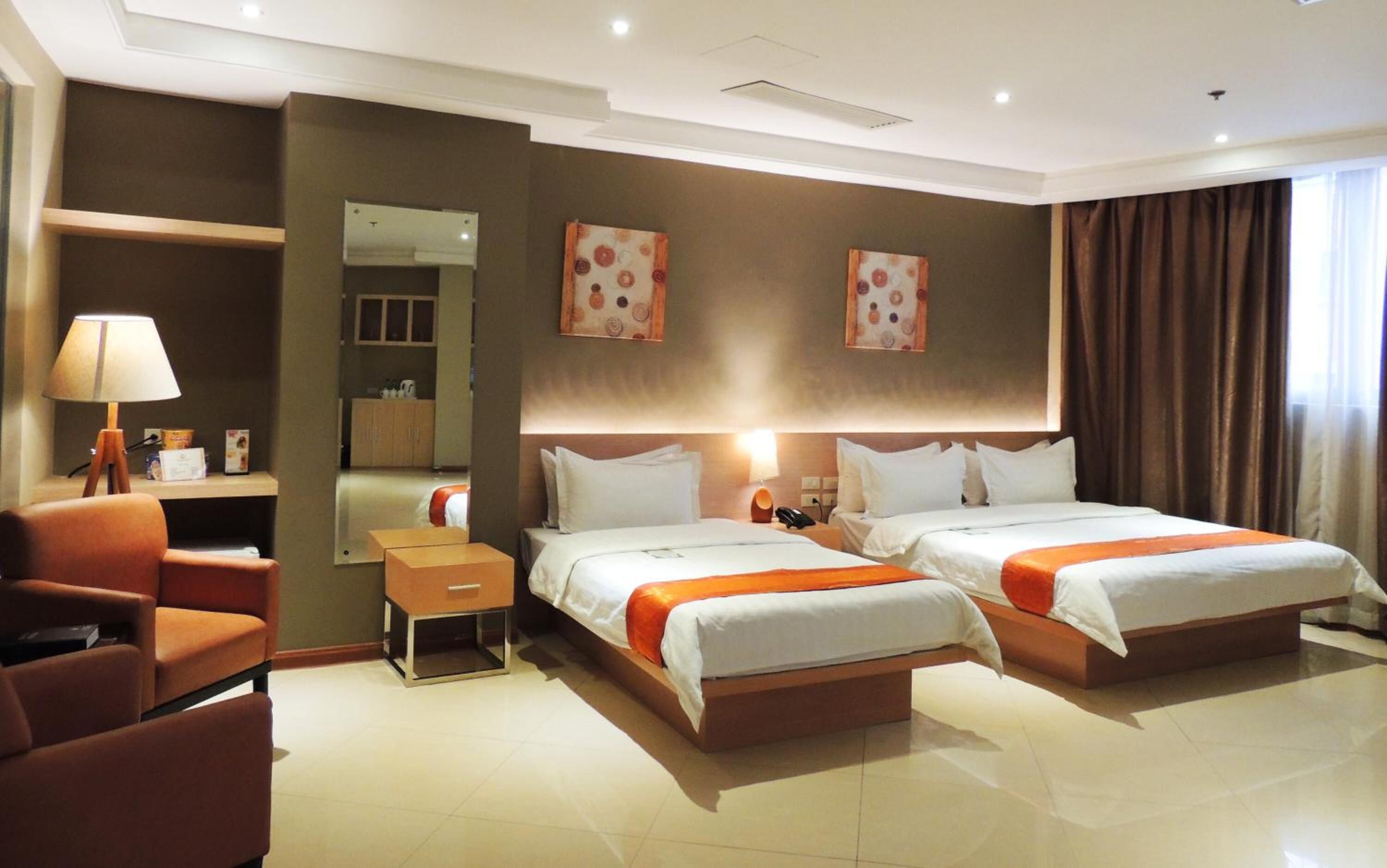 Meja, katil lipat simpan/tambahan, Wi-fi percuma 