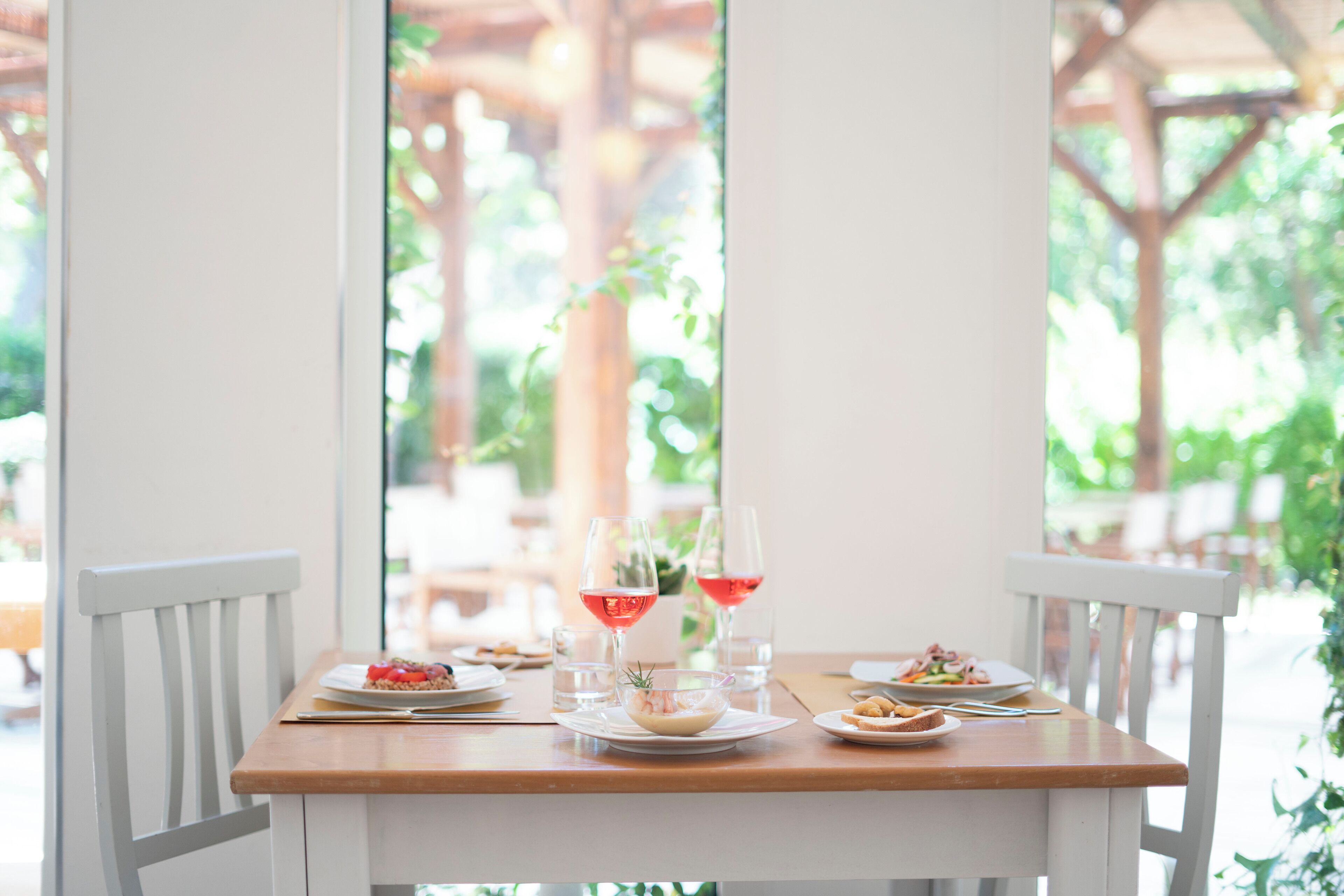 Breakfast, lunch and dinner served