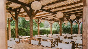 An outdoor wooden pavilion with tables and chairs, surrounded by greenery. - Residence Altair-Serra Alimini 3 (Otranto)