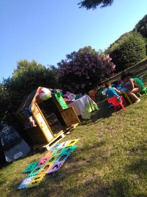 Children’s play area – outdoor