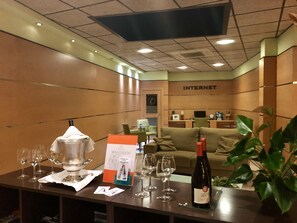 Trung tâm hành chính, văn phòng