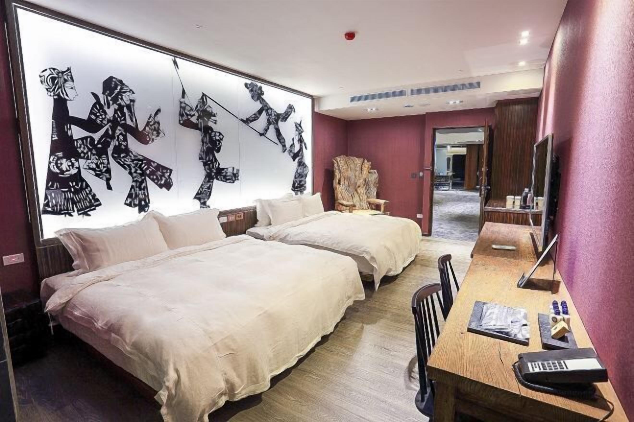 高档床上用品、羽绒被、迷你吧（备有免费物品）、客房内保险箱