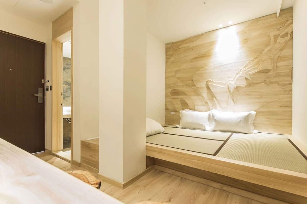 Premium bedding, down duvets, free minibar, in-room safe