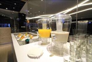 Daily self-service breakfast (TWD 200 per person)