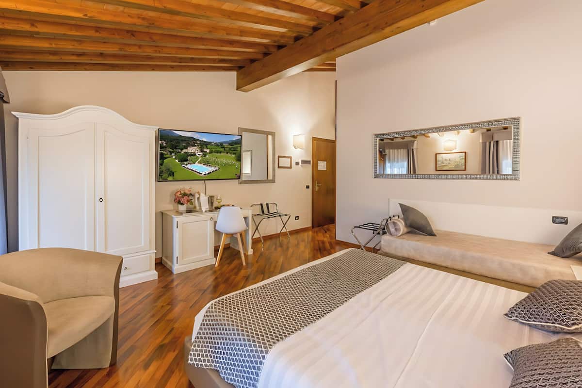 Dundyner, minibar, safe på rommet og blendingsgardiner