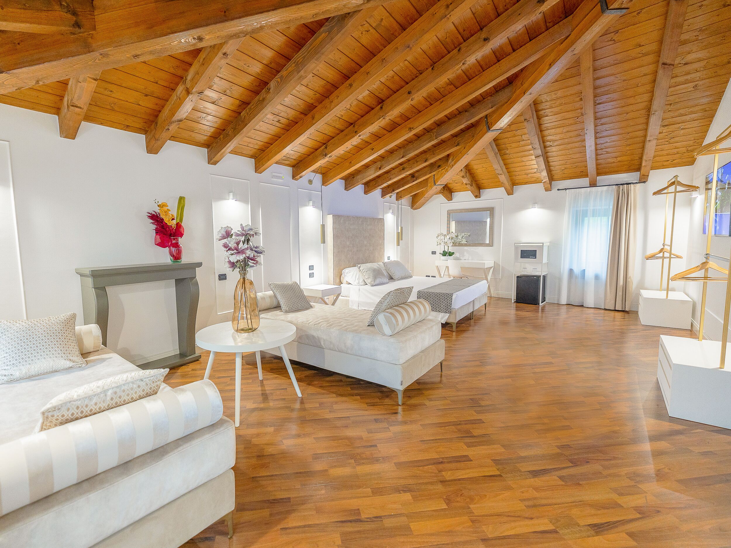 suite | 1 bedroom, down duvets, minibar, in-room safe