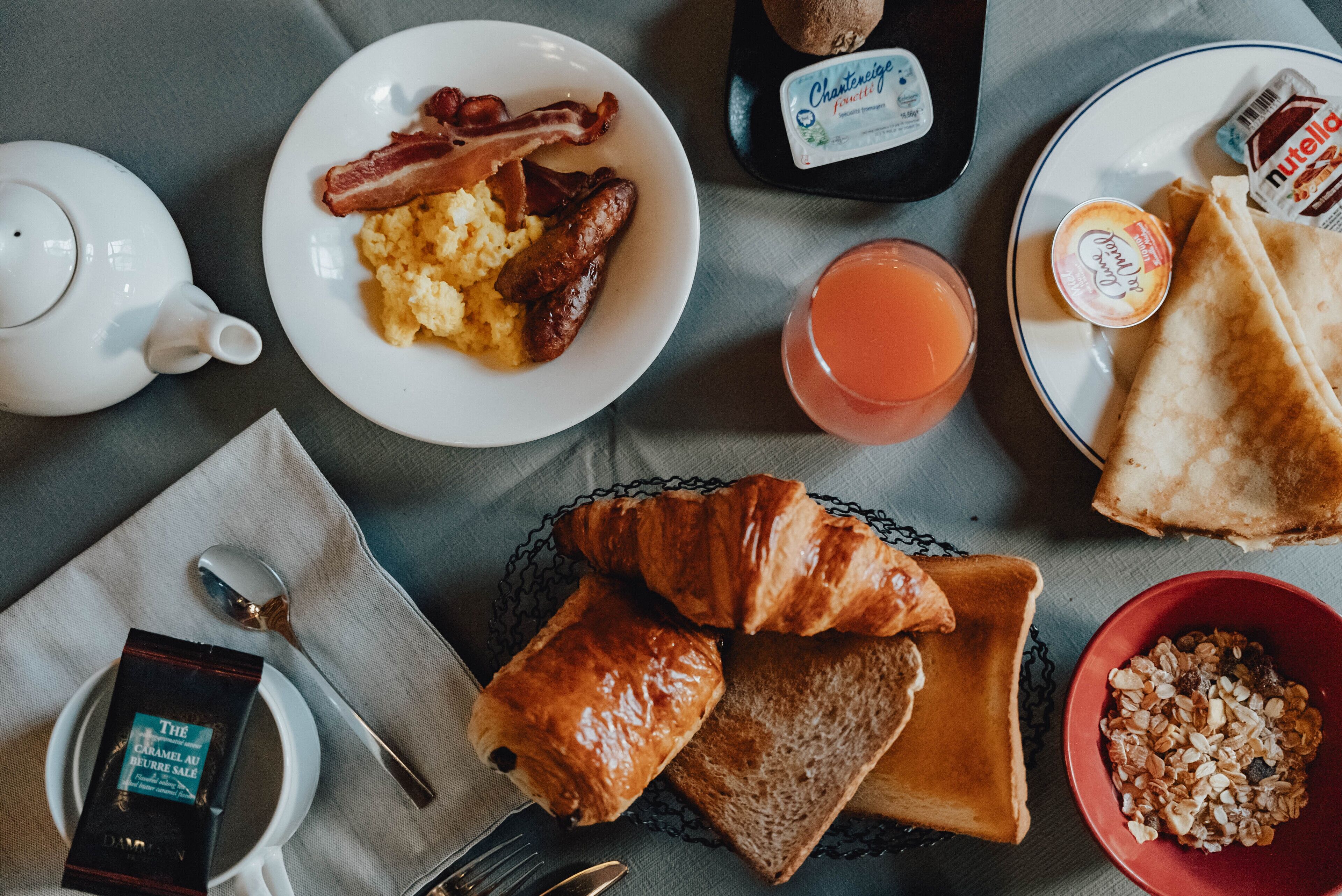 daily buffet breakfast (eur 15.00 per person)