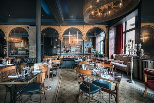 2 restaurants servant le petit déjeuner, spécialités Cuisine régionale
