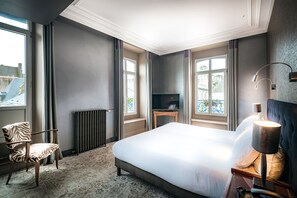 Habitación superior con 1 cama doble o 2 individuales | Ropa de cama de alta calidad, escritorio, cunas (de pago) y wifi gratis