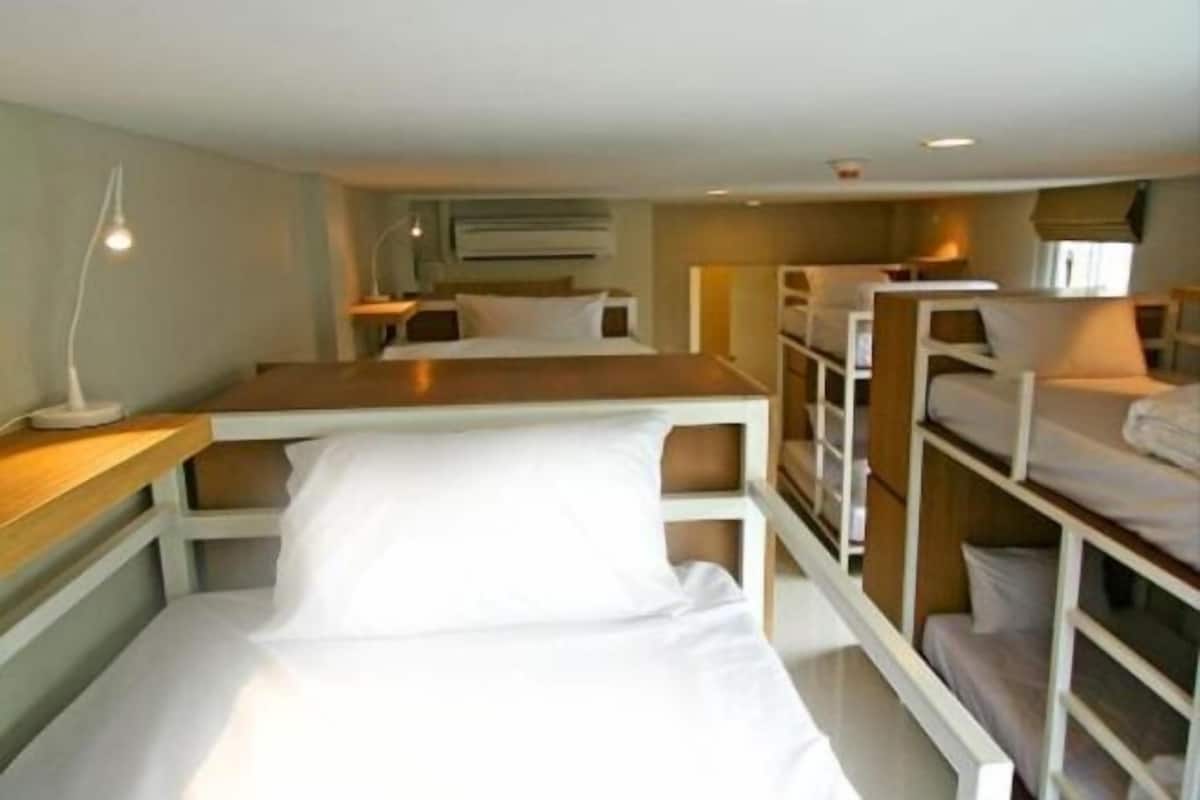In-room safe, free WiFi, bed sheets